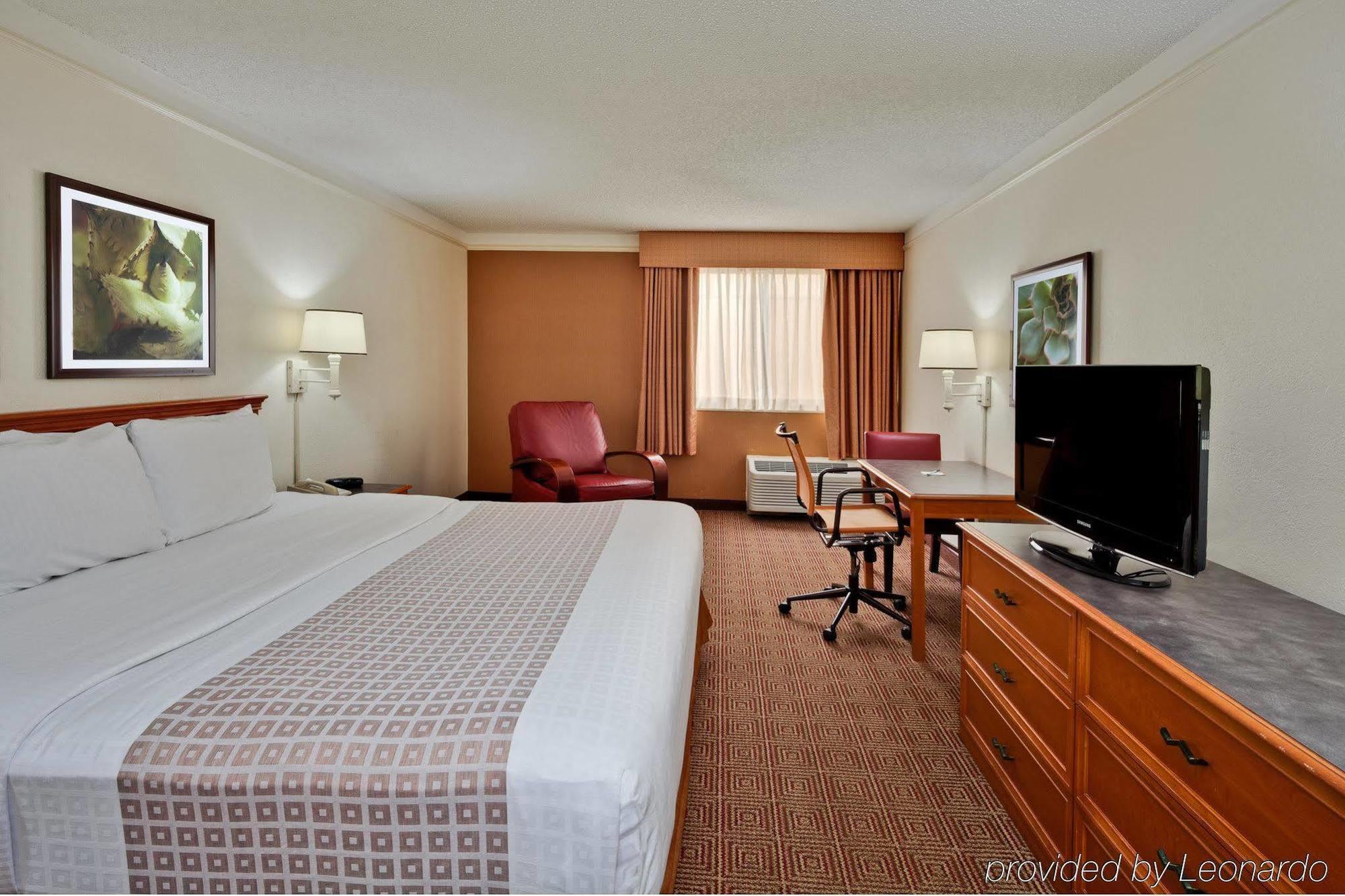 La Quinta By Wyndham Ft Lauderdale Cypress Creek Hotel Fort Lauderdale
